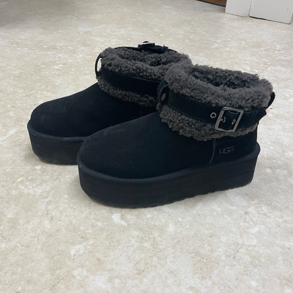 Ugg Classic Ultra Mini Belted Roller Platform
